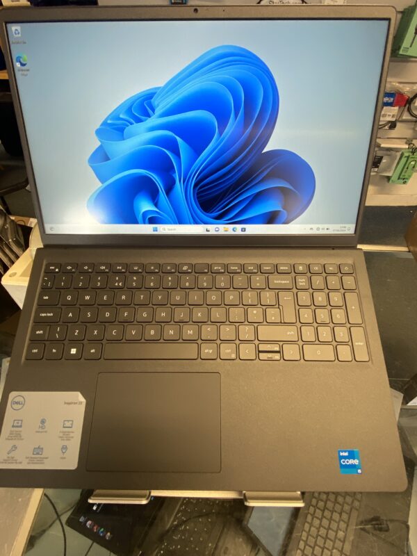2nd user Dell Vostro  3520      Laptop Intel Core i5 12th Gen  Processor  8gb    250gb ssd  15.6" screen    Black  Laptop  with 6  month  Warranty - Image 3