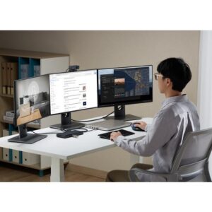 SD4842P EQ USB-C® 10Gbps Triple Video Driverless Docking Station with 100W Power Delivery