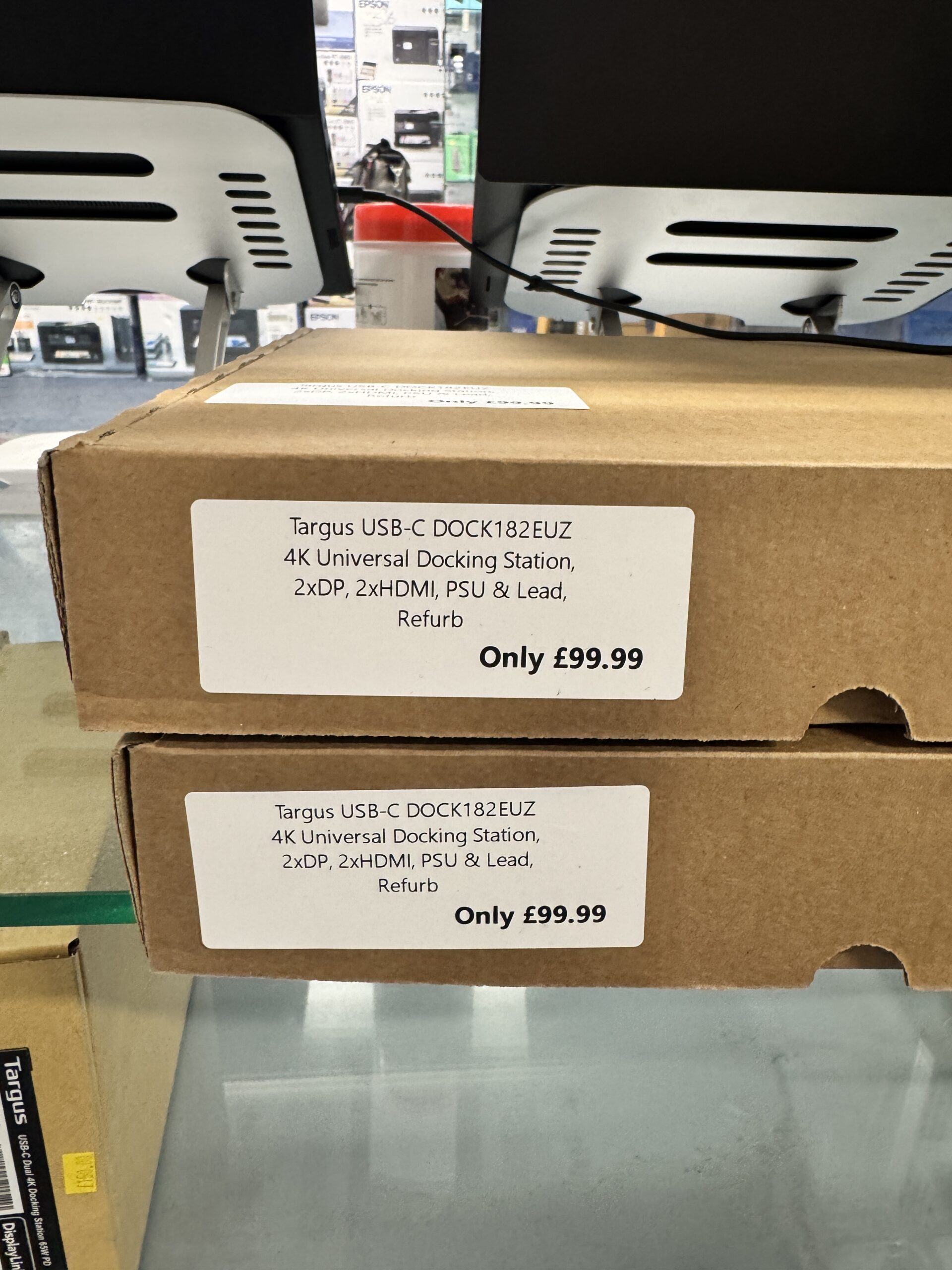 Used with warranty Targus USB-C Docking Station, Universal USB-C DV4K, Dual Monitor, HDMI, 100W Power Delivery - Black (DOCK182EUZ)